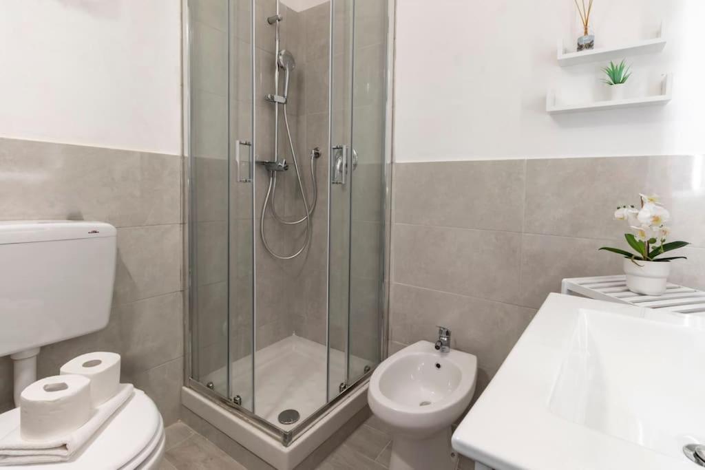 טורינו Centro Deluxe Suite Con Wi-Fi E Netflix מראה חיצוני תמונה
